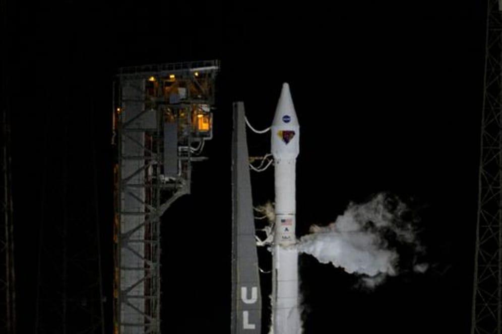 Eine Atlas-V-Rakete der United Launch Alliance mit der Raumsonde Lucy an Bord auf dem Weltraumbahnhof Cape Canaveral in Florida.