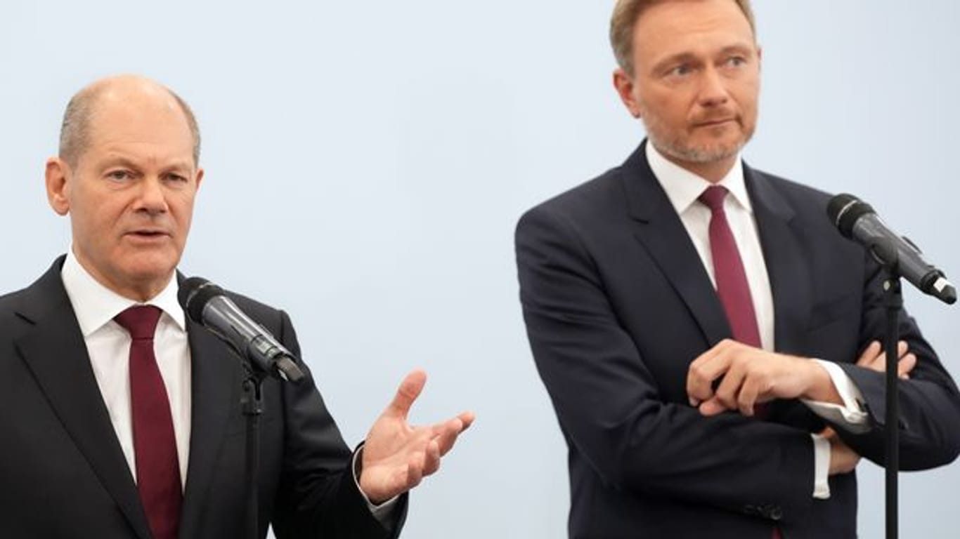 Der mögliche neue Kanzler Olaf Scholz (l) - und sein künftiger Finanzminister und Amtsnachfolger Christian Lindner?.