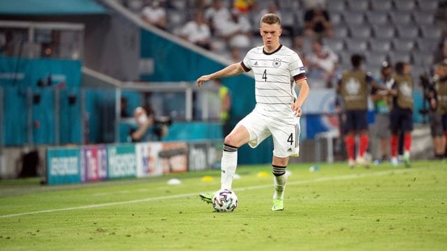 Deutschlands Nationalspieler Matthias Ginter ist Teil der "#BeUnique"-Kampagne, in der Fußballer von Problemen und Widerständen auf ihrem Weg berichten. Deutschlands Nationalspieler Matthias Ginter ist Teil der "#BeUnique"-Kampagne, in der Fußballer von Problemen und Widerständen auf ihrem Weg berichten.