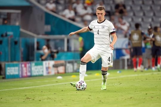 Deutschlands Nationalspieler Matthias Ginter ist Teil der "#BeUnique"-Kampagne, in der Fußballer von Problemen und Widerständen auf ihrem Weg berichten.