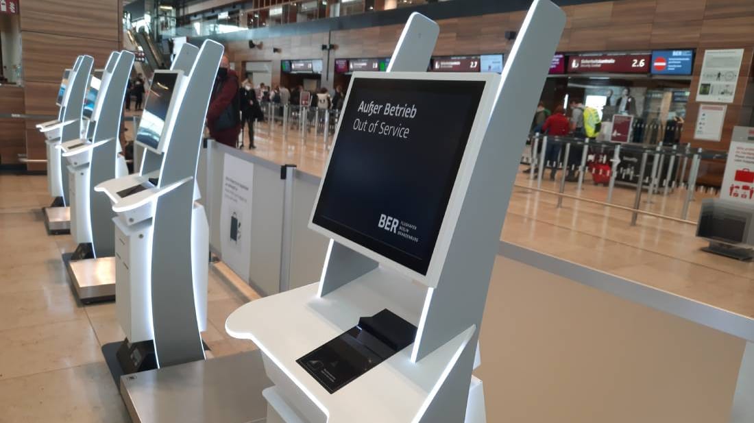 Checkin-Terminals am BER: Die Geräte sind außer Betrieb.