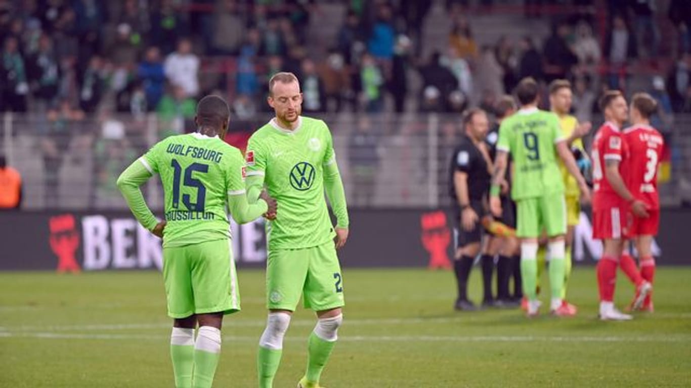 Für Jerome Roussillon (l-r) und Wolfsburgs neuen Rekordmann Maximilian Arnold gab es bei Union nichts zu holen.