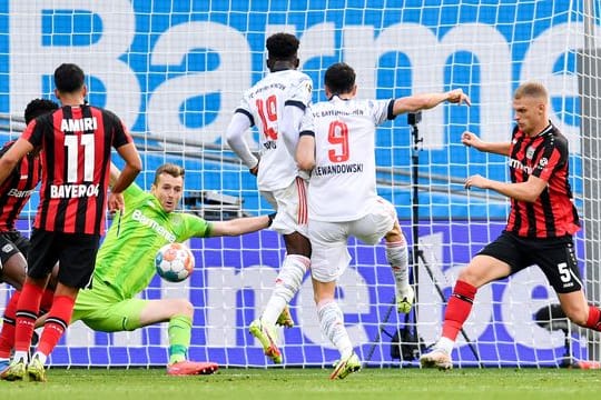 Stürmerstar Robert Lewandowski (2.