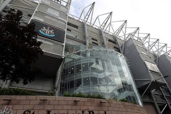 Eine Außenansicht des Stadions von Newcastle United.