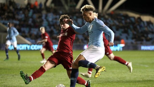 Felix Nmecha (r) lief bis zum Juli diesen Jahres für den Nachwuchs von Manchester City auf.