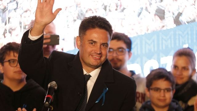 Peter Marki-Zay wird bei der Parlamentswahl 2022 den Ministerpräsidenten Viktor Orban herausfordern. Peter Marki-Zay wird bei der Parlamentswahl 2022 den Ministerpräsidenten Viktor Orban herausfordern.