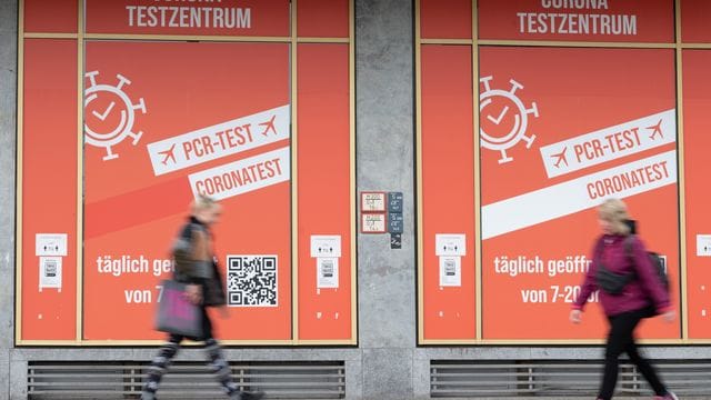 Die Gesundheitsämter meldeten dem RKI binnen eines Tages 4056 Neuinfektionen. Die Gesundheitsämter meldeten dem RKI binnen eines Tages 4056 Neuinfektionen.