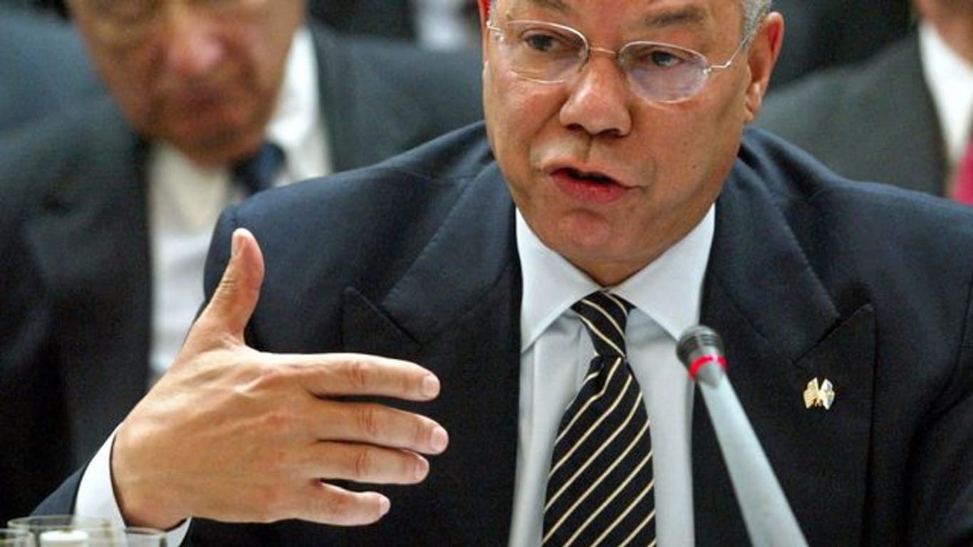 Der ehemalige US-Außenminister Colin Powell ist im Alter von 84 Jahren nach einer Corona-Infektion gestorben.