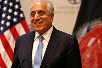 Zalmay Khalilzad bei einer Pressekonferenz in Washington (Archivbild).