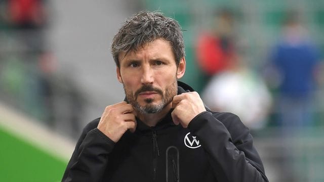 Fordert die Spiele nicht nur zu bestimmen, sondern auch zu gewinnen: Wolfsburgs Trainer Mark van Bommel.