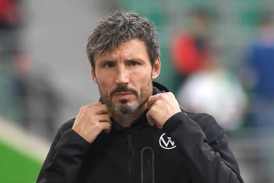 Fordert die Spiele nicht nur zu bestimmen, sondern auch zu gewinnen: Wolfsburgs Trainer Mark van Bommel.