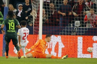 Der VfL Wolfsburg unterlag den Salzburgern um DFB-Stürmer Karim Adeyemi (M.