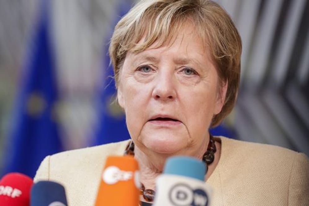 Bundeskanzlerin Angela Merkel steht in Brüssel Journalisten Rede und Antwort.