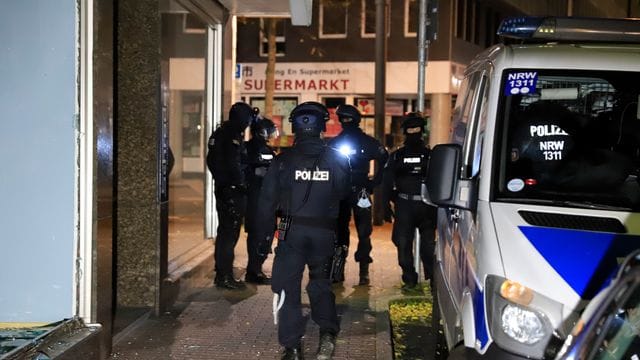 Großrazzia in Gelsenkirchen. Großrazzia in Gelsenkirchen.