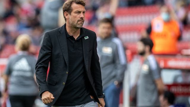 Augsburgs Trainer Markus Weinzierl lobt den kommenden Gegner aus Mainz. Augsburgs Trainer Markus Weinzierl lobt den kommenden Gegner aus Mainz.