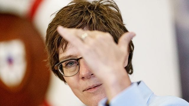 Bundesverteidigungsministerin Annegret Kramp-Karrenbauer treibt Pläne einer militärischen Eingreiftruppe auf EU-Ebene voran. Bundesverteidigungsministerin Annegret Kramp-Karrenbauer treibt Pläne einer militärischen Eingreiftruppe auf EU-Ebene voran.