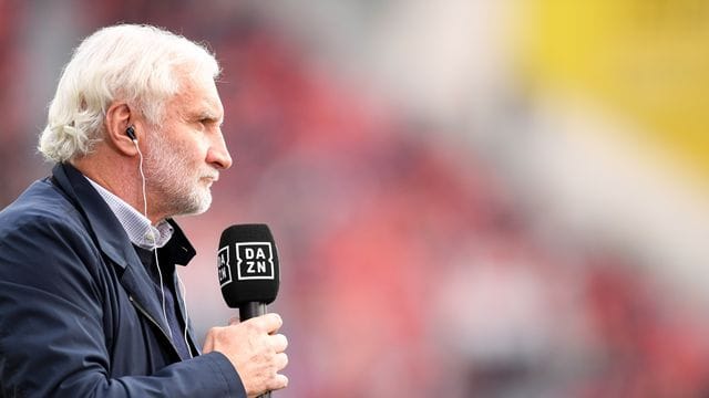 Keilt gegen Köln-Coach Steffen Baumgart zurück: Leverkusens Sportdirektor Rudi Völler. Keilt gegen Köln-Coach Steffen Baumgart zurück: Leverkusens Sportdirektor Rudi Völler.