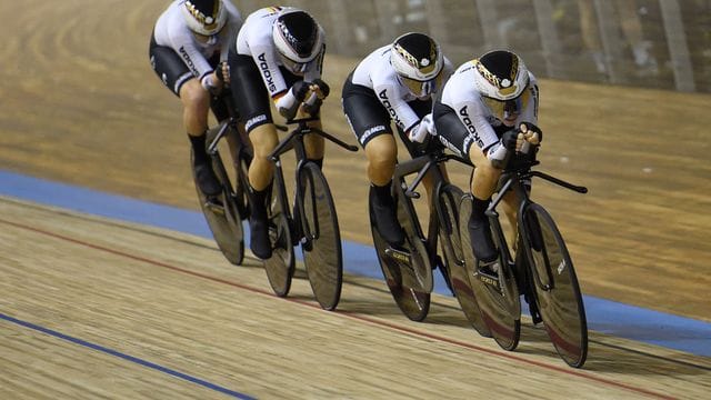 Franziska Brauße, Lisa Brennauer, Mieke Kröger und Laura Süßemilch fuhren in Roubaix zu Gold.