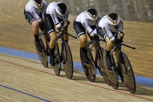 Franziska Brauße, Lisa Brennauer, Mieke Kröger und Laura Süßemilch fuhren in Roubaix zu Gold.