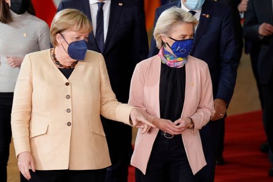 Auf der Tagesordnung für den Gipfel der EU-Staats- und Regierungschefs standen Diskussionen über die zuletzt stark gestiegenen Energiepreise in der EU, den digitalen Wandel und die Entwicklung der Corona-Pandemie.