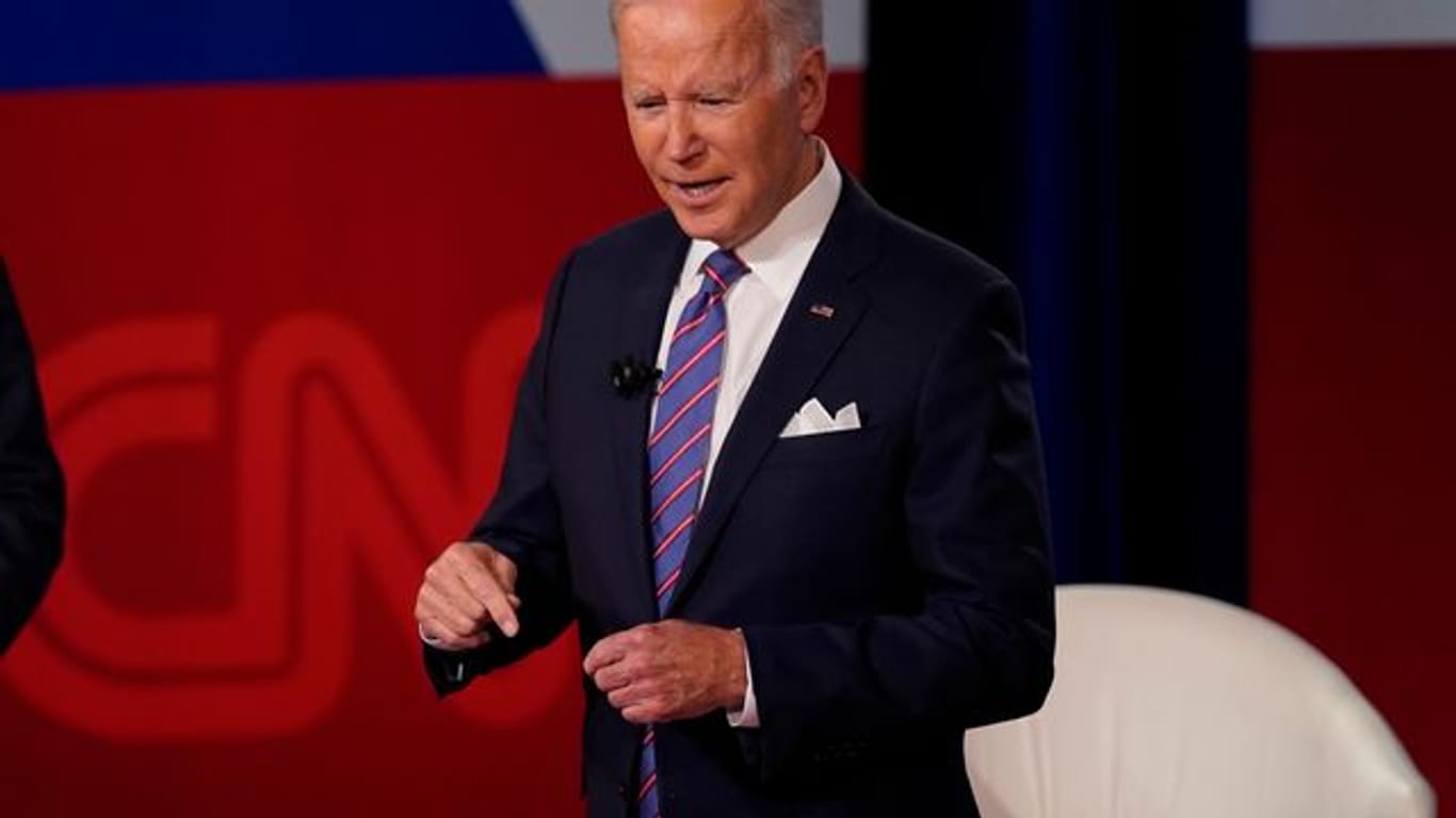 Joe Biden, Präsident der USA, nimmt an einem Town-Hall-Event des Senders CNN teil, die von Anderson Cooper (nicht im Bild) moderiert wird.