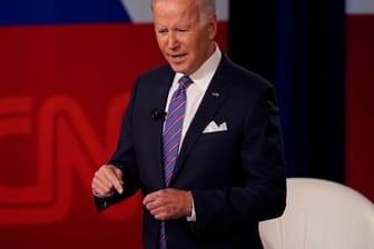 Joe Biden, Präsident der USA, nimmt an einem Town-Hall-Event des Senders CNN teil, die von Anderson Cooper (nicht im Bild) moderiert wird.