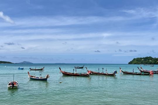 Fischerboote vor Rawai auf Phuket.