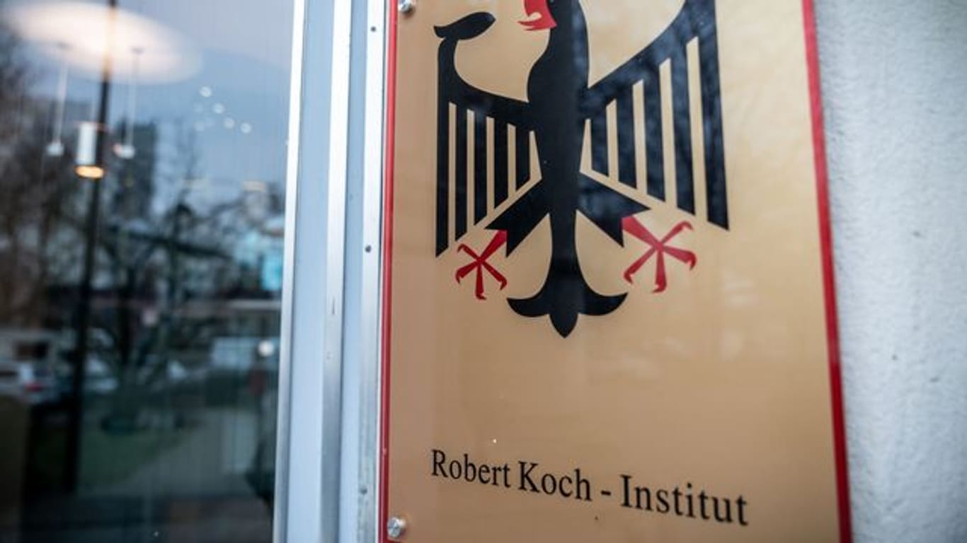 Der Eingang zum Robert Koch-Instituts (RKI).