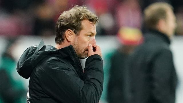 War nach der Augsburger Pleite in Mainz mächtig angesäuert: Markus Weinzierl. War nach der Augsburger Pleite in Mainz mächtig angesäuert: Markus Weinzierl.