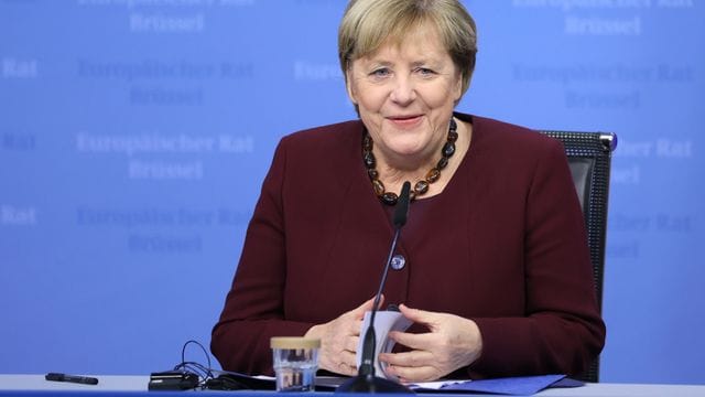 Bundeskanzlerin Angela Merkel (CDU) spricht während einer Pressekonferenz auf einem EU-Gipfel.