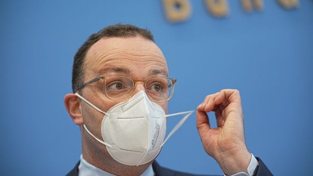Jens Spahn (CDU), Bundesminister für Gesundheit, nimmt an einer Pressekonferenz zu Grippeimpfung und Corona teil.