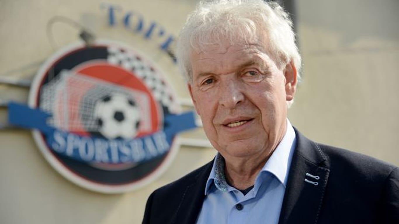 Der frühere Bundesliga-Trainer Klaus Toppmöller ist von der Ruhe seines Sohnes beeindruckt.