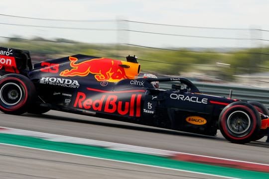 Max Verstappen vom Team Red Bull aus den Niederlanden in Aktion.