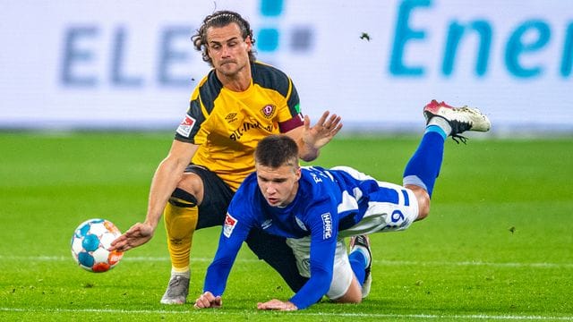 Schalke springt durch den Sieg gegen Dresden zunächst auf den zweiten Platz. Schalke springt durch den Sieg gegen Dresden zunächst auf den zweiten Platz.