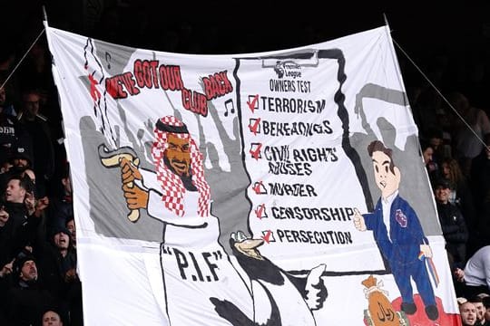 Fans von Crystal Palace kritisieren die neuen Eigentümer von Newcastle United.
