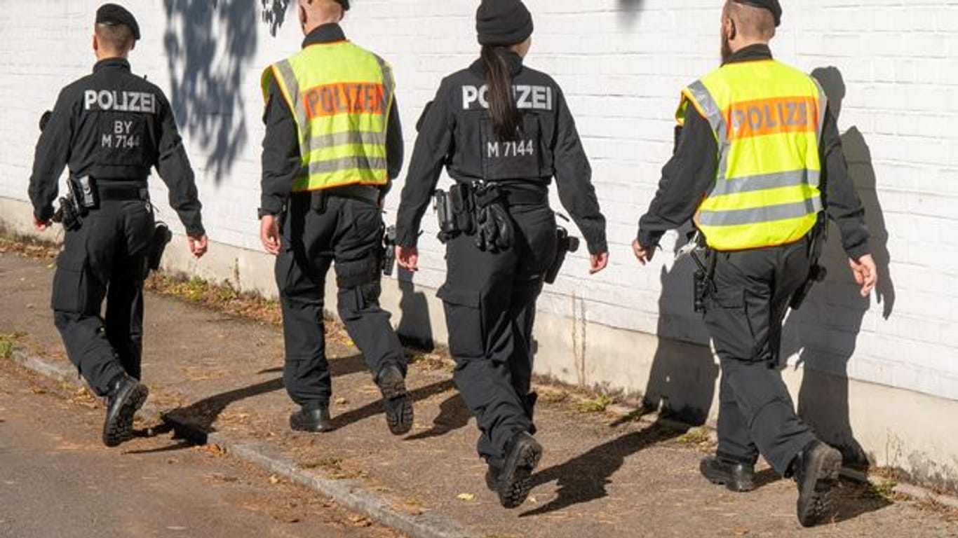 Die Münchener Polizei hat einen 17-Jährigen festgenommen.