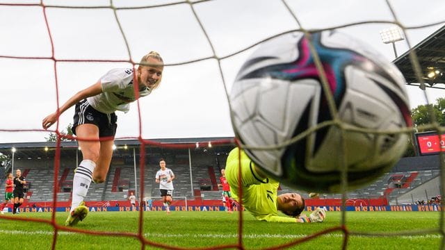 Lea Schüller freut sich auf das nächste Länderspiel.