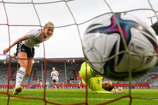 Lea Schüller freut sich auf das nächste Länderspiel.