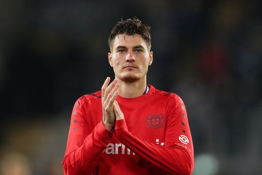 Leverkusens Patrik Schick fällt mit einem Bänderriss im linken Sprunggelenk aus.