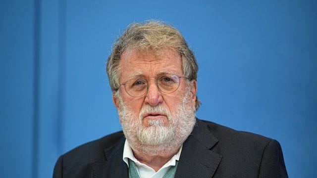 Thomas Mertens hält die öffentliche Diskussion um den Impfstatus von Joshua Kimmich für überzogen. Thomas Mertens hält die öffentliche Diskussion um den Impfstatus von Joshua Kimmich für überzogen.