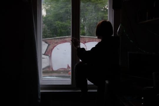 Angststörungen und Depressionen gehören auch bei Kindern und Jugendlichen zu den typischen Post-Covid-Syndromen.