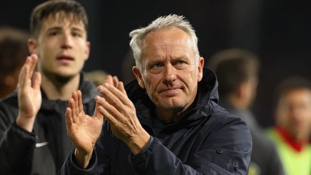 Christian Streich hofft, dass der FC Bayern schnell auf das Pokal-Aus reagiert. Christian Streich hofft, dass der FC Bayern schnell auf das Pokal-Aus reagiert.