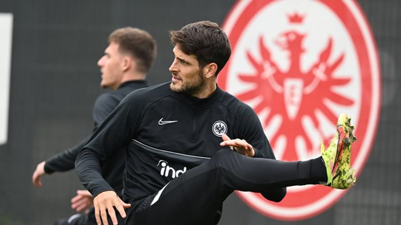 Gonçalo Paciência (r) wird Eintracht Frankfurt vorerst fehlen.