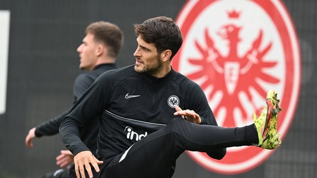 Gonçalo Paciência (r) wird Eintracht Frankfurt vorerst fehlen.