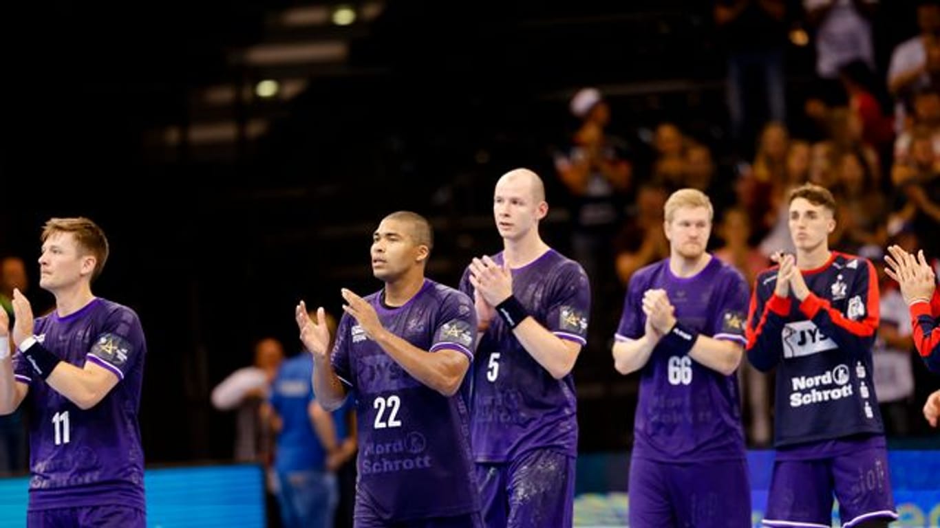 Flensburgs Handballer haben den ersten Sieg in der Vorrunde der Champions League gefeiert.