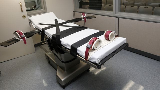Erstmals seit mehr als sechs Jahren haben die Behörden im US-Bundesstaat Oklahoma wieder einen Todeskandidat hingerichtet. Erstmals seit mehr als sechs Jahren haben die Behörden im US-Bundesstaat Oklahoma wieder einen Todeskandidat hingerichtet.