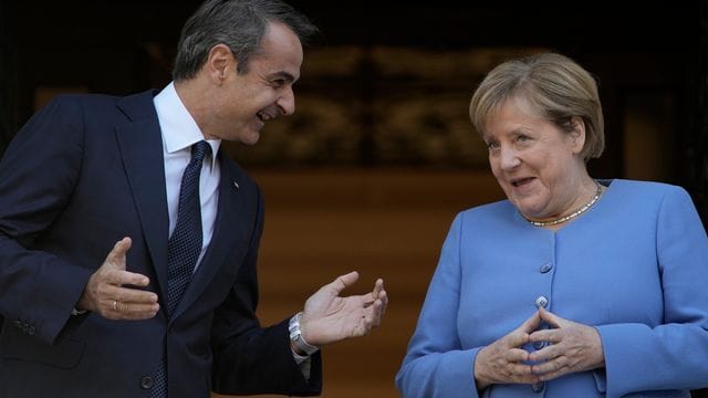 Der griechische Ministerpräsident Kyriakos Mitsotakis empfängt Bundeskanzlerin Angela Merkel in Athen. Der griechische Ministerpräsident Kyriakos Mitsotakis empfängt Bundeskanzlerin Angela Merkel in Athen.