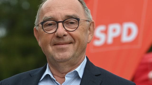 Norbert Walter-Borjans war 2019 gemeinsam mit Saskia Esken bei den SPD-Mitgliedern als Sieger einer aufwendigen Kandidatenkür hervorgegangen. Norbert Walter-Borjans war 2019 gemeinsam mit Saskia Esken bei den SPD-Mitgliedern als Sieger einer aufwendigen Kandidatenkür hervorgegangen.