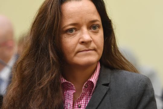 Die verurteilte NSU-Terroristin Beate Zschäpe - hier 2016 vor Gericht - reicht Verfassungsbeschwerde ein.