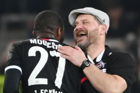 Köln-Trainer Steffen Baumgart (r) ist optimistisch vor dem Spiel beim BVB.